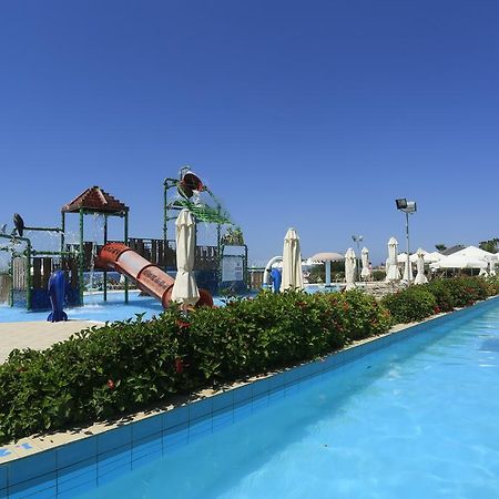 Aqua Sol Water Park Resort Paphos Eksteriør billede