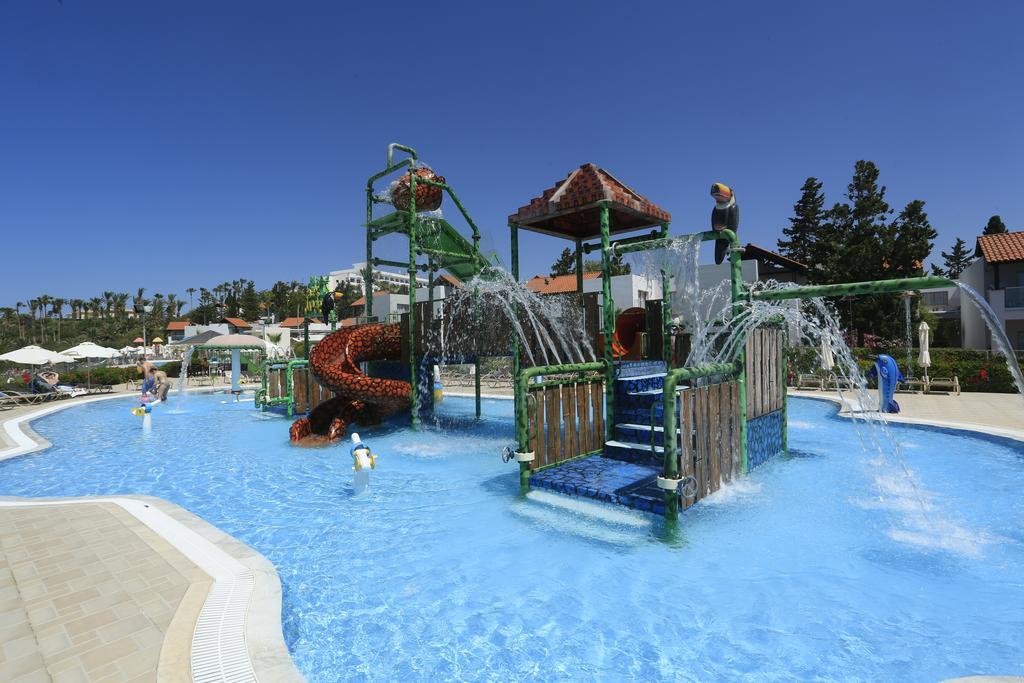 Aqua Sol Water Park Resort Paphos Eksteriør billede