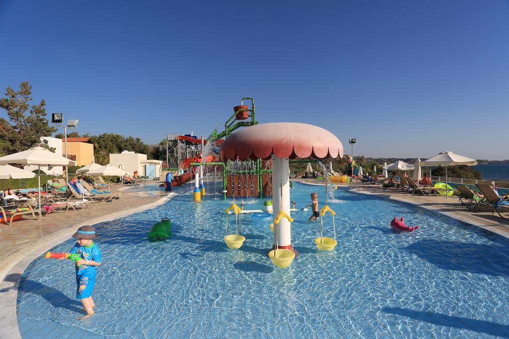 Aqua Sol Water Park Resort Paphos Eksteriør billede