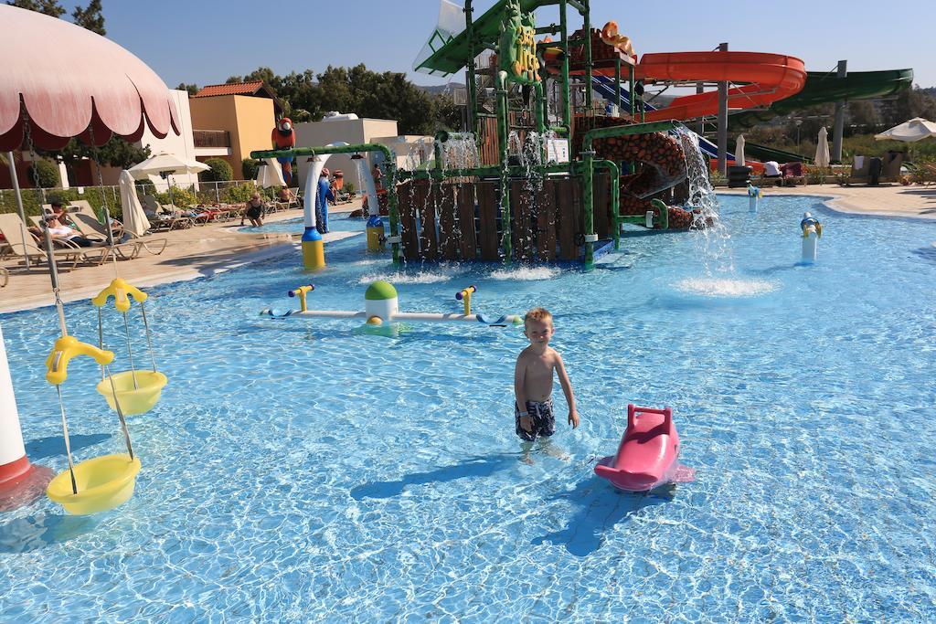 Aqua Sol Water Park Resort Paphos Eksteriør billede