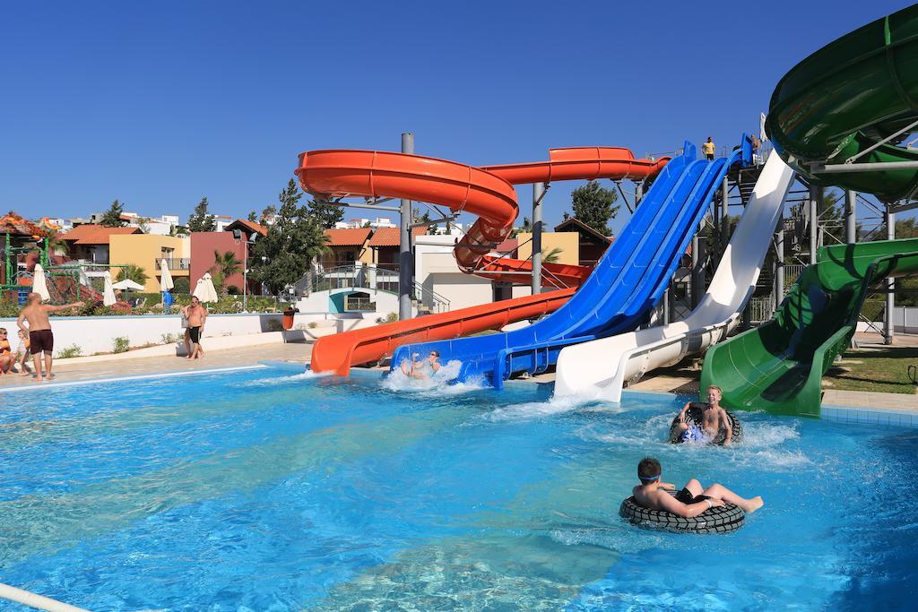 Aqua Sol Water Park Resort Paphos Eksteriør billede